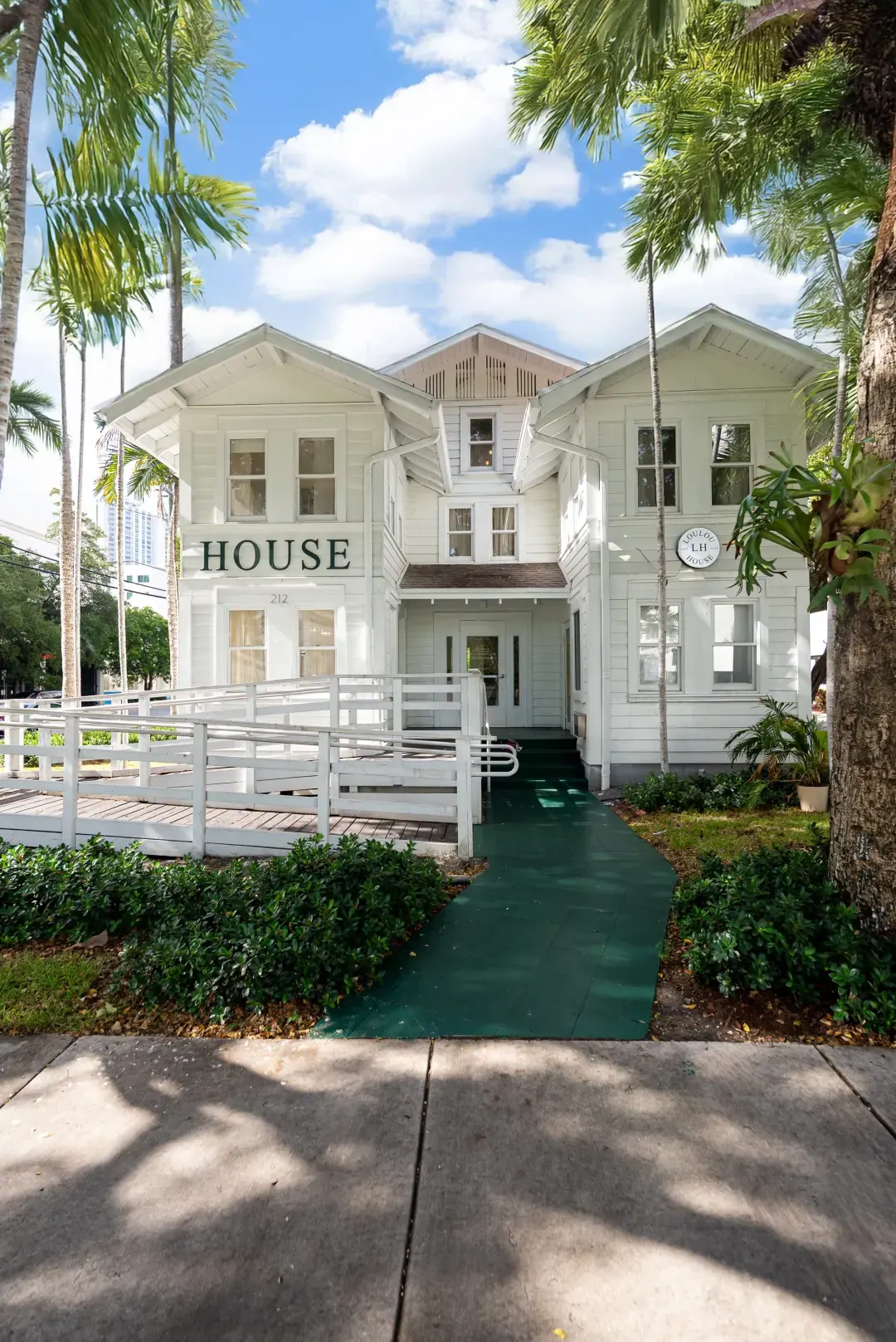 LOULOU HOUSE exterior